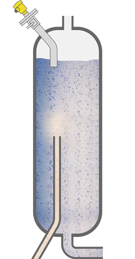 Level measurement in a urea reactor