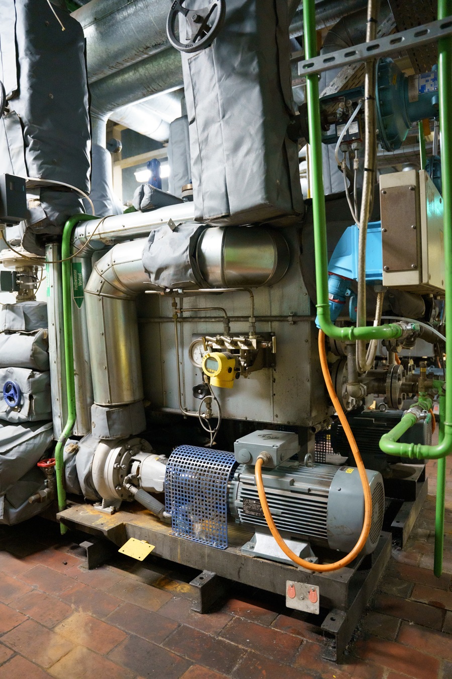 Differenzdruckumformer VEGADIF 85 überwachen den Durchfluss des Heizwassers.