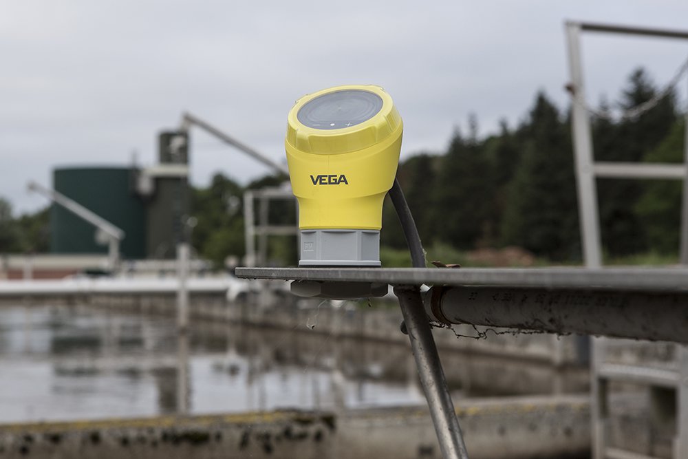 Des capteurs radar compacts pour une mesure de niveau fiable quelles que soient les conditions de process et les perturbations environnantes