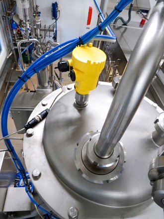 VEGA sensors control the level to keep the yoghurt filling process running smoothly.