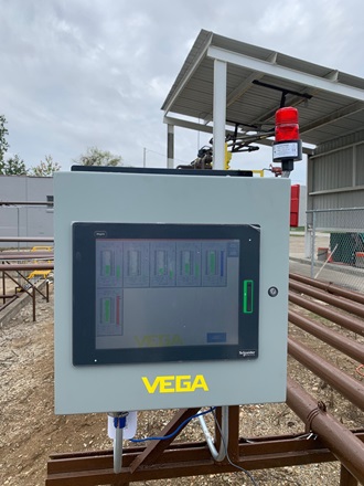 The VEGA VCCS13e display cabinet shows a visualization for six storage tanks containing different petroleum products
