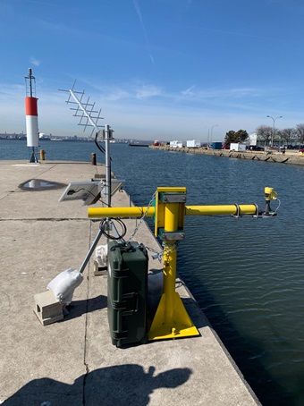 A VEGAPULS 61 is set up to measure the water level of one of the Great Lakes of North America