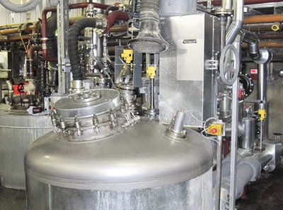 Both level (left) and pressure (right) are measured in the autoclave.