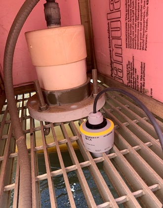 A radar level sensor and an ultrasonic transmitter are installed side-by-side to compare their performances