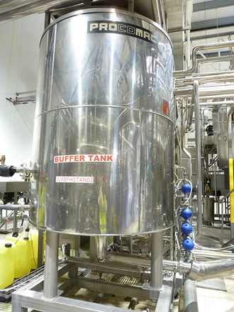 Buffer vessel in the filling department of Konings. 