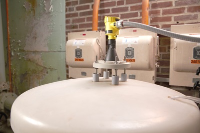 Radar sensors can achieve level measurement through non-conductive materials, including plastic tanks.