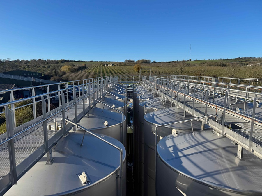 tank level measurement brewery and cider applications point level pressure radar henry westons