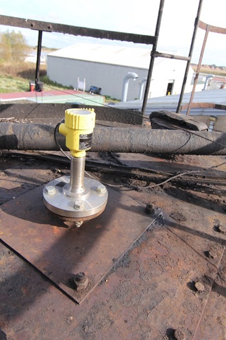 Radar mounted on a DN80 / 3" nozzle on bitumen vessel at Chase Protective Coating