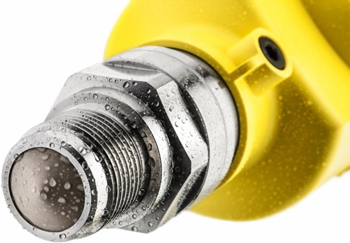The small antenna of the VEGAPULS 64 makes it suitable for use on small tanks.