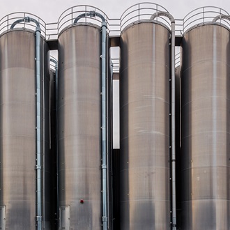 Typische Anwendungen für die kontinuierliche Füllstandsmessung in der Prozessindustrie sind:  Prozesstanks, Lagertanks, Silos, Mobile Behälter
