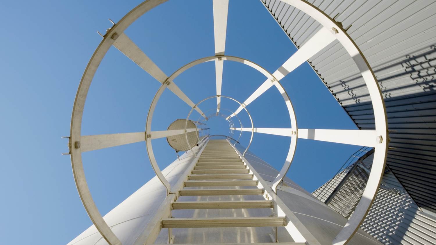 Carrying a laptop and gear up a narrow ladder is difficult and dangerous.